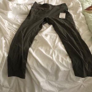 Athlete hybrid crop tight size 8 BRAND NEW